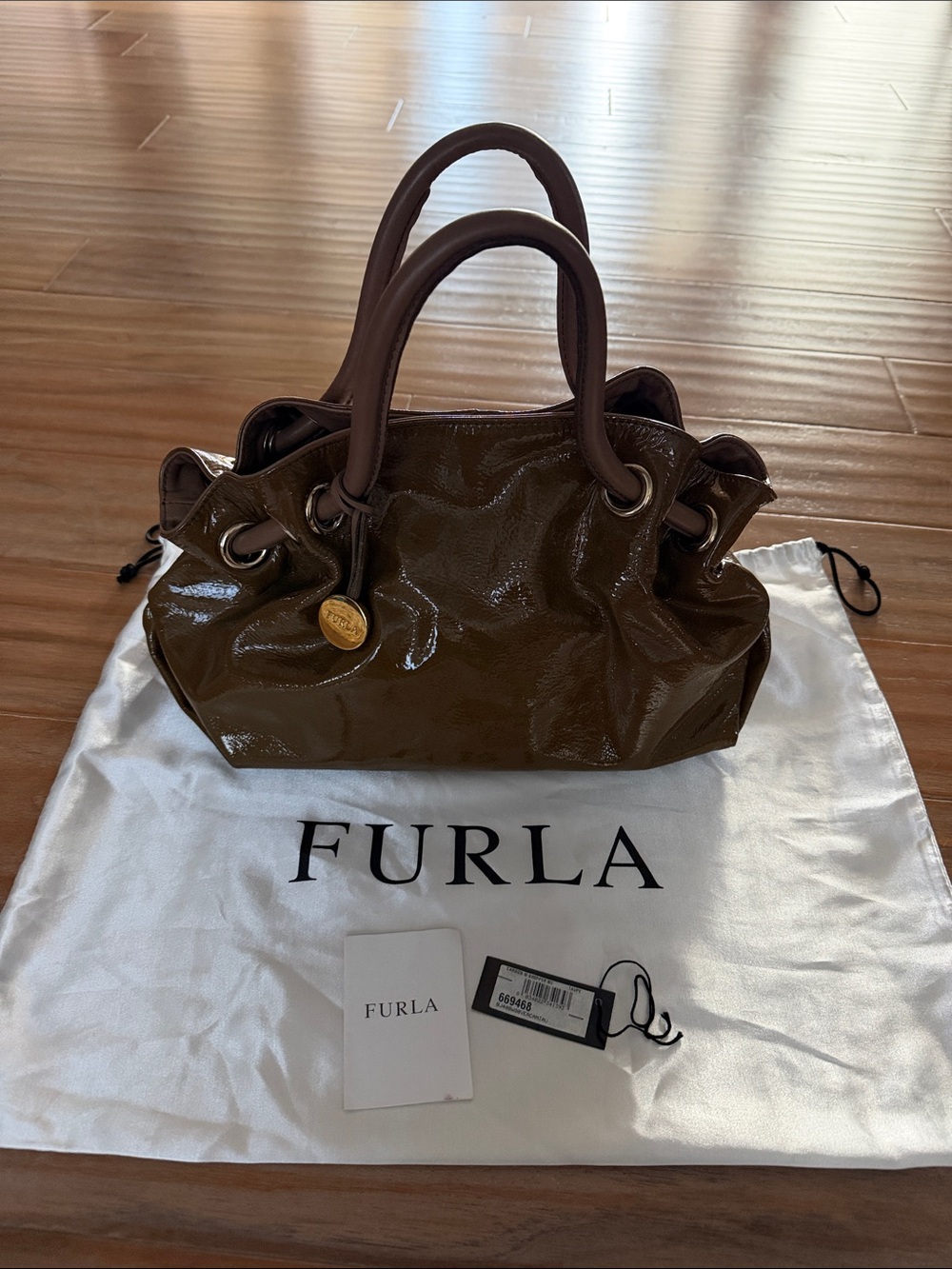 Furla Carmen M Shopper Taupe Handbag 669468 w/ Dust Bag